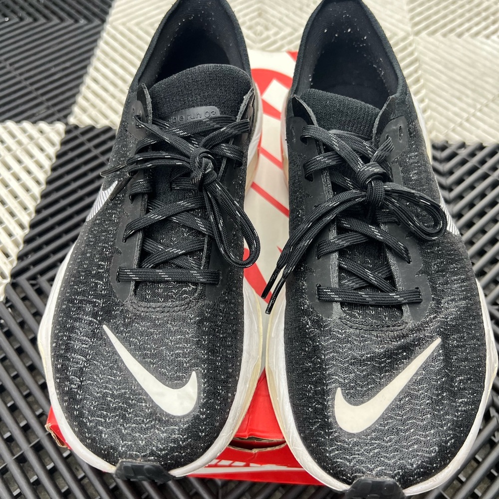 Nike WMNS ZOOMX INVINCIBLE 3 'BLACK WHITE'